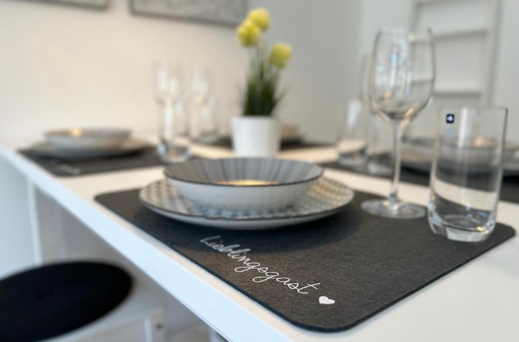Aue Apartment | Goethe Palais Suite Charlotte 4P l Lift I ParkplatzI Zentrum I Helios