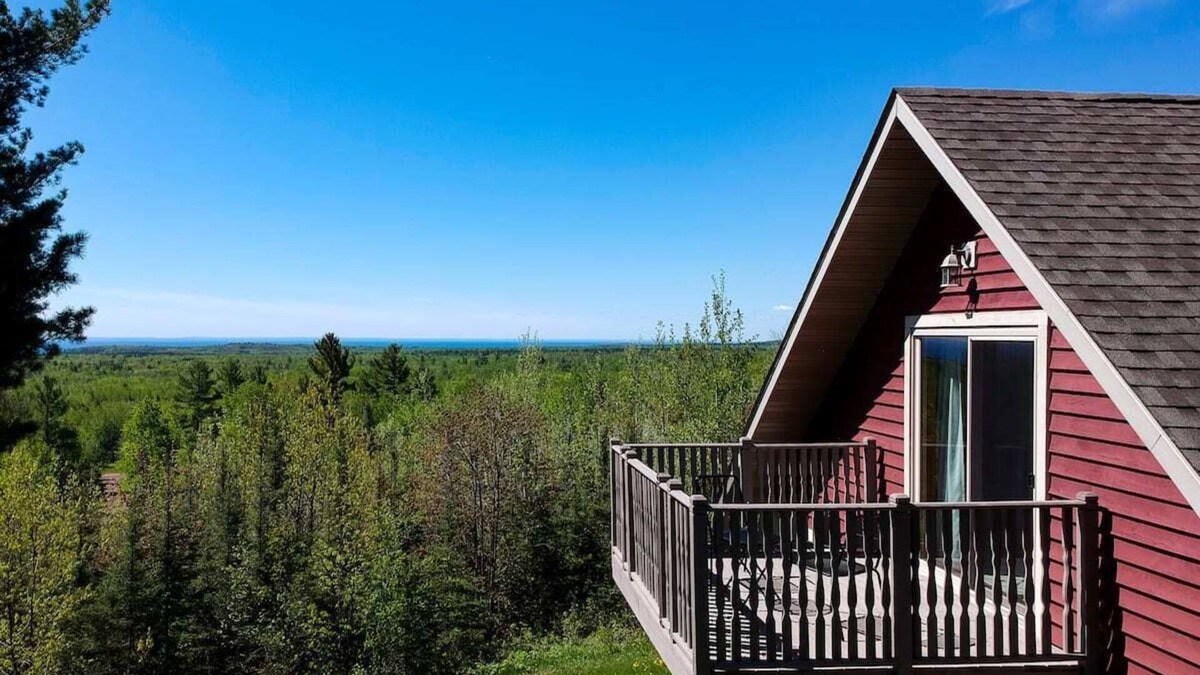 Two Harbors Cottage | Gokotta Cottage: Cozy forest retreat with Lake Superior views