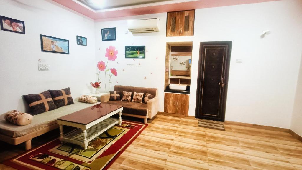 Udaipur Apartment | Gokul Niwas Home Stay