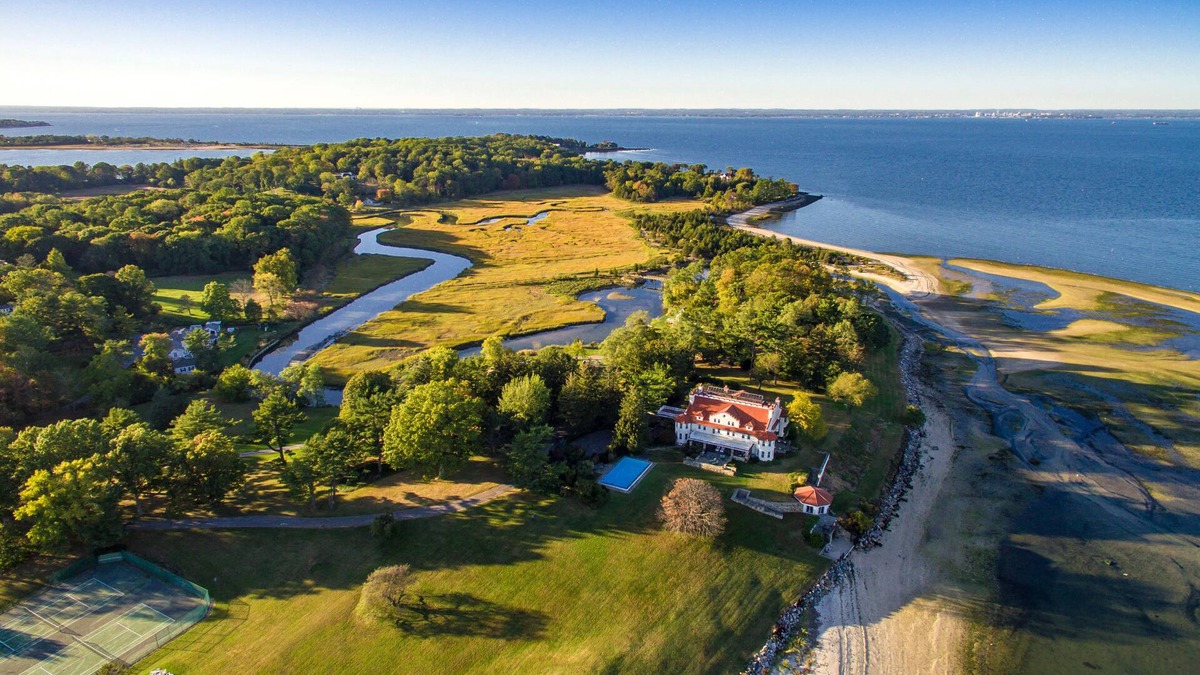 Centre Island House | Gold Coast Estate - Island Centre