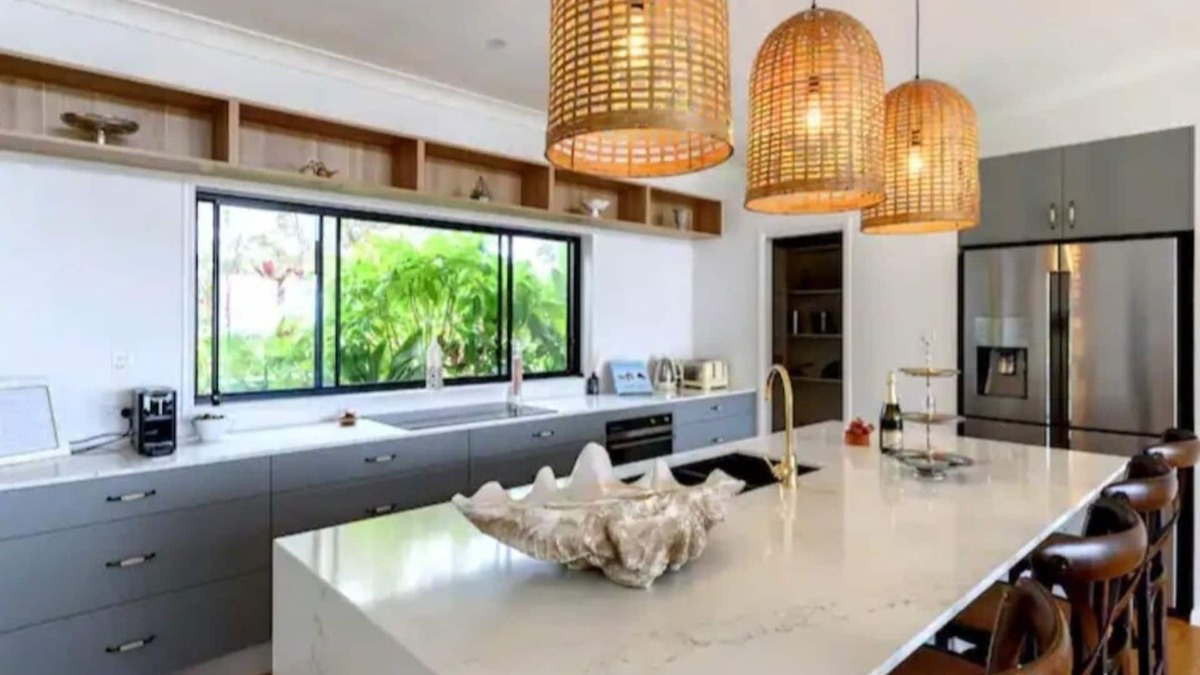 Mudgeeraba House | Gold Coast Hinterland Retreat -nA romantic getaway destination. Pet friendly!