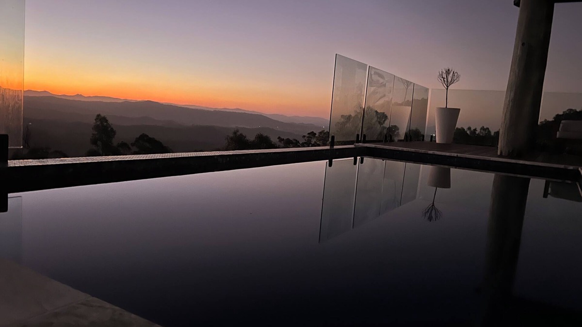 Sarabah House | Gold Coast Hinterland Retreat | Sleeps 10 | Heated Infinity Pool | Fireplace