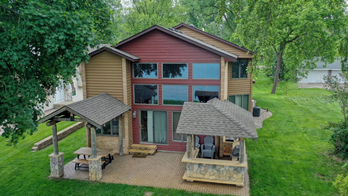 Forest Lake House | Gold Goast - North Shore Trail 3-bedroom on 1st Lake of Forest Lake