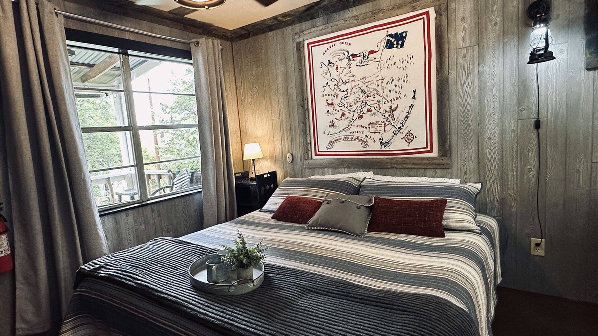 Canton Cabin | Gold Panner's Bunkhouse Sleeps 2 With King Size Bed