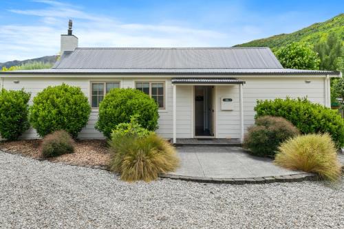 Arrowtown House | Gold Rush Cottage - Arrowtown Holiday Home