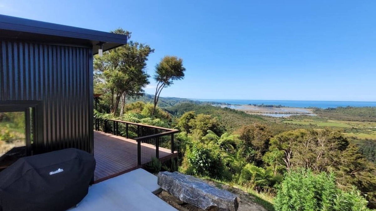 Parapara House | Golden Bay Heights - Luxury Accommodation