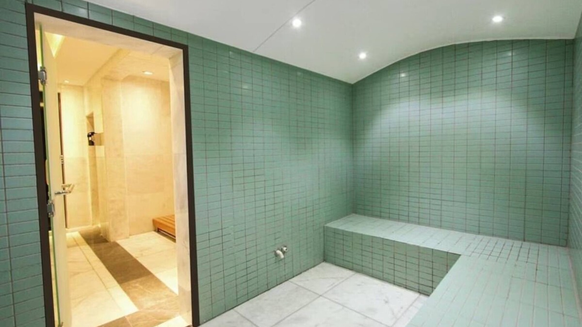 Qudaibiya Apartment | Golden Bay: Sea & City Escape