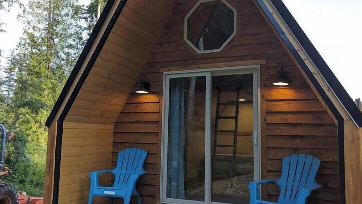 Brew Bay Ski Chalet | Golden rings cabin on 33 acres