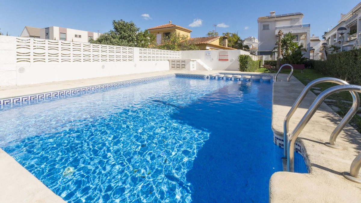 Playa de Gandia House | GOLDEN - Chalet with shared pool in Playa de Gandia. Free WiFi
