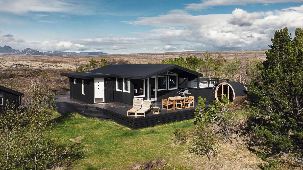 Veidilundur Cabin | Golden Circle Thingvellir Lake Cabin Hot Tub/Sauna
