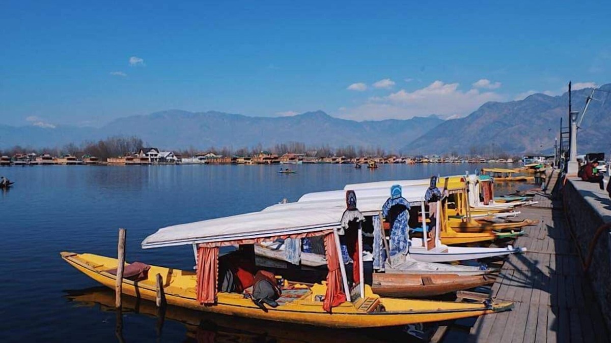 Dal Lake Boat Rental | Golden Crest Houseboats