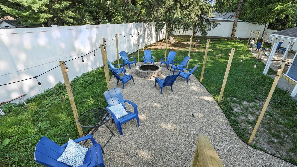 Valparaiso House | Golden Dunes Stay Valpo | 5 BR, 3 King Beds | Game Area + Fire Pit + Deck Lounge