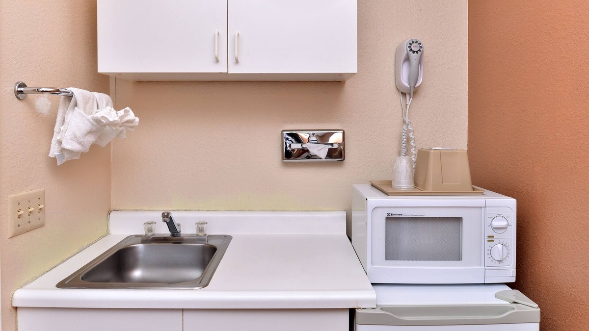 Dorris Hotel | Golden Eagle Motel