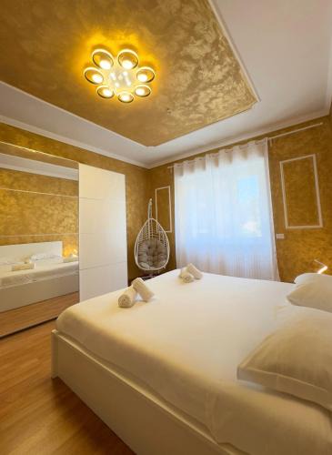 Quartiere XVII Trieste Apartment | Golden Essence Apartment - terrace & metro
