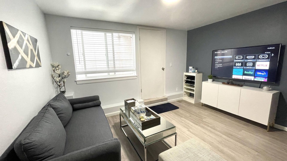 Sunset District Apartment | Golden Gate Park Sweet: 2 BD and 1BA Unit-10MIN to Golden Gate Park