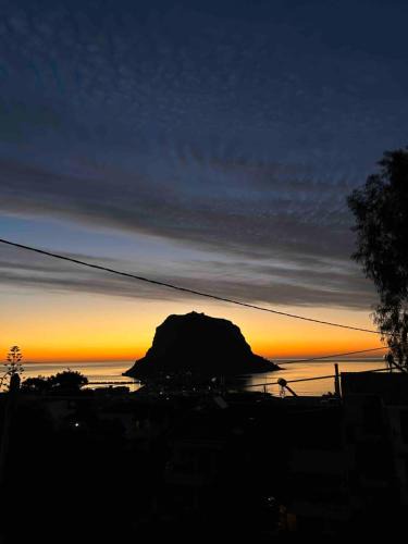 Monemvasia Apartment | Golden Hour