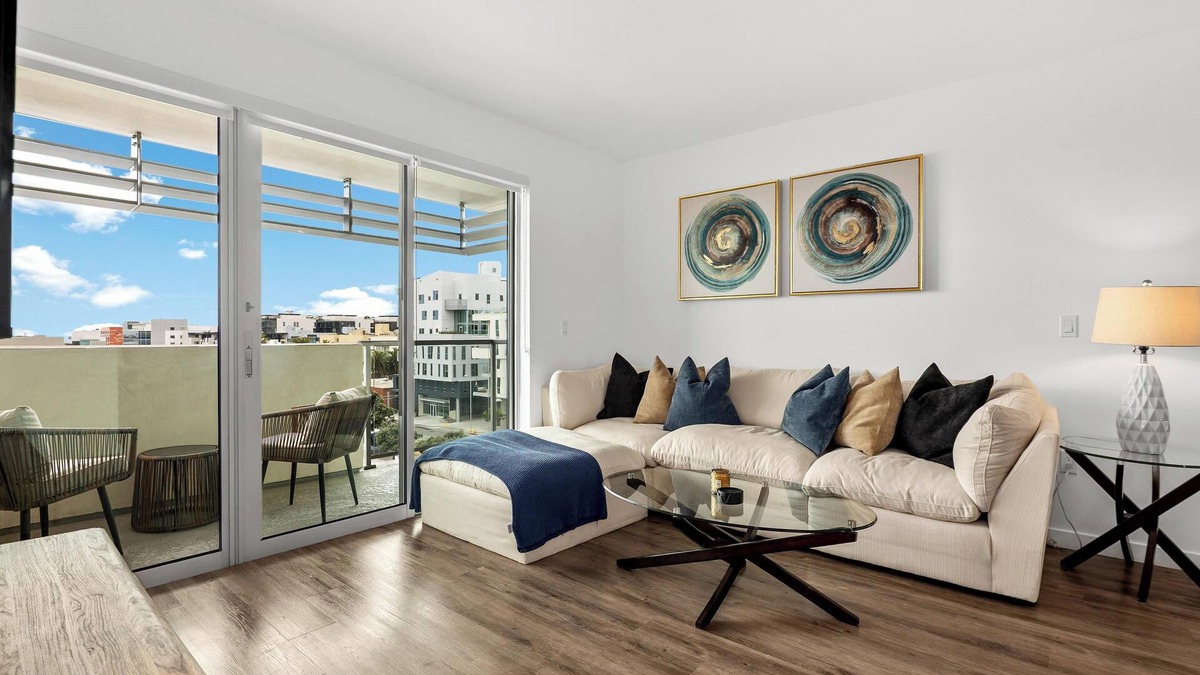 Pico Apartment | Golden Hour Stylish 2BR Coastal Retreat – Walk to Beach, Shops & Dining