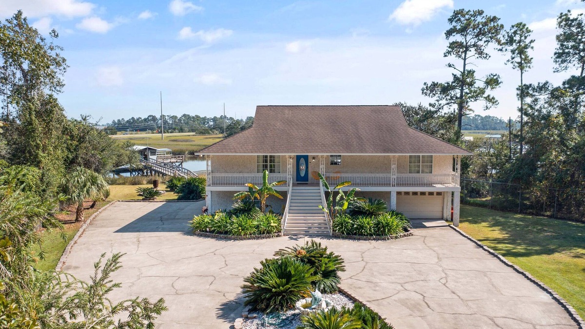 Brunswick House | Golden Isles Getaway -*ASK ABOUT SNOWBIRD SPECIALS*