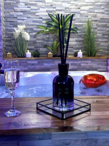 Leguevin Apartment | Golden Jacuzzi