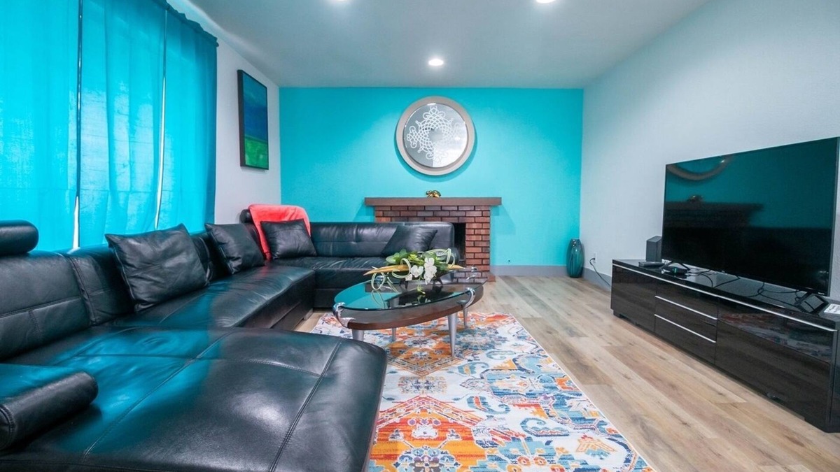 Chinatown House | Golden Modern 4 Bedroom House
