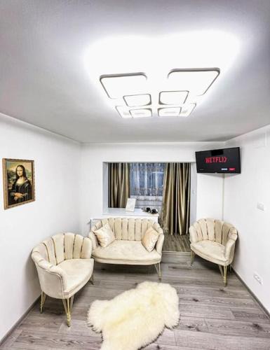 Petrosani Apartment | Golden Mountain Flat- ADULTS ONLY