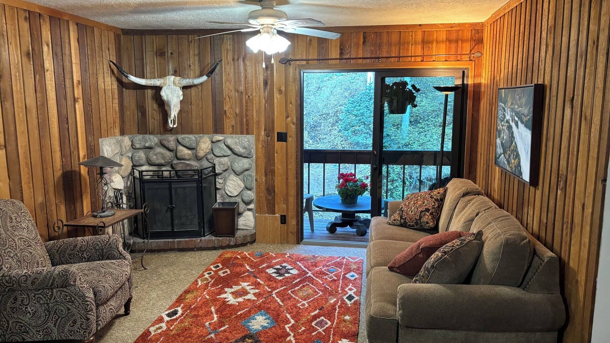 Red River Condo | Golden Nugget - cozy 2 bedroom condo wood fireplace -free wifi - fully equipped