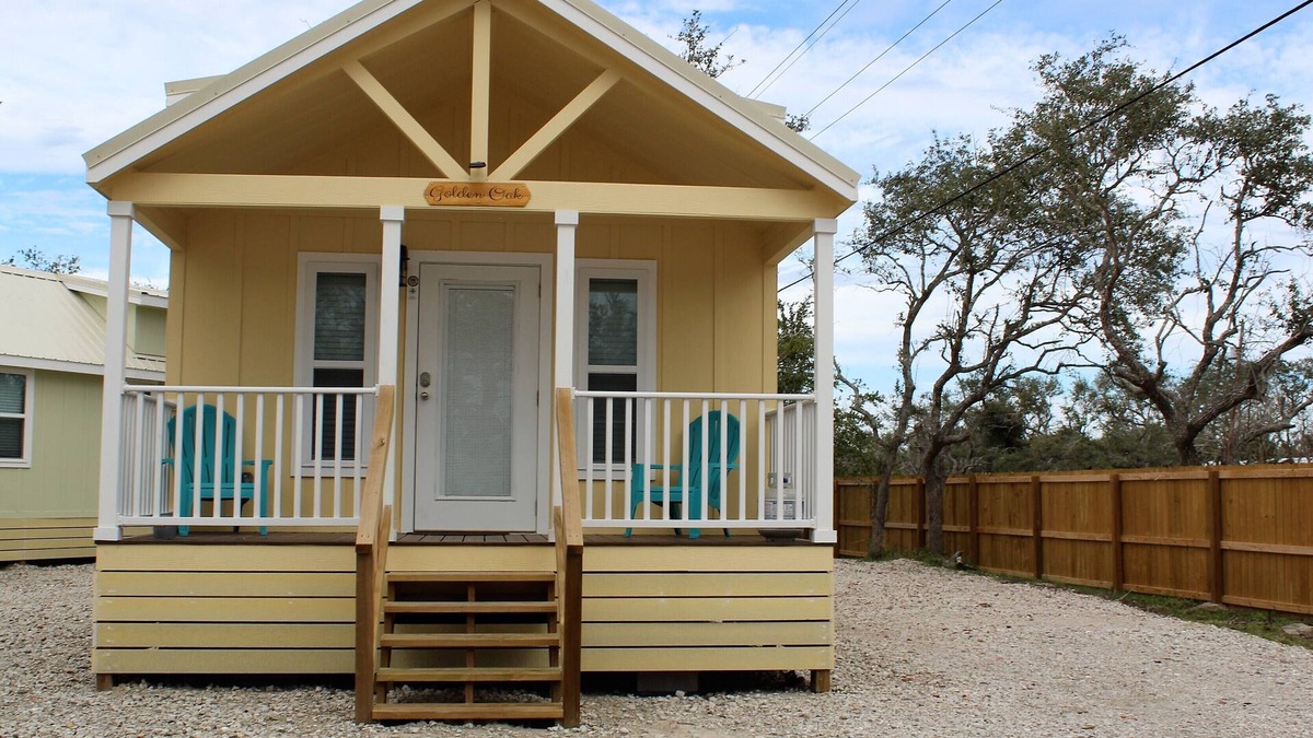 Aransas Pass Cabin | Golden Oak -Beautiful New Cottages - Perfect Getaway for Couples