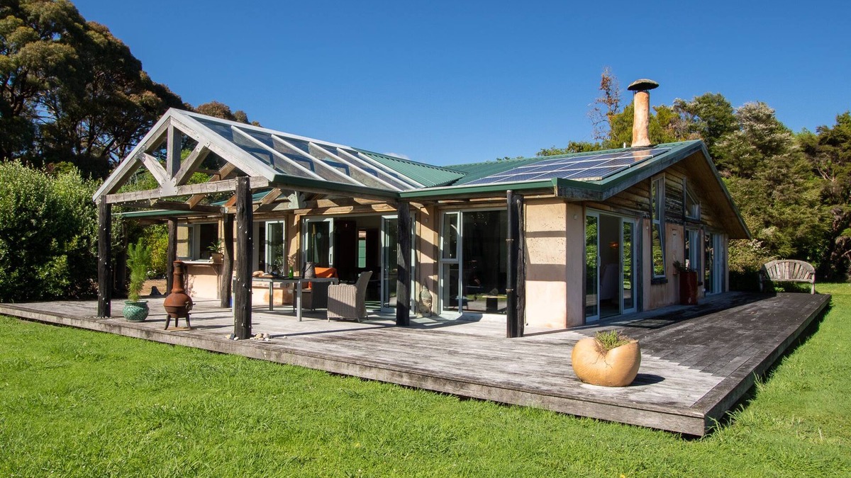 Rangihaeata House | Golden Paradise - Rangihaeata Holiday Home