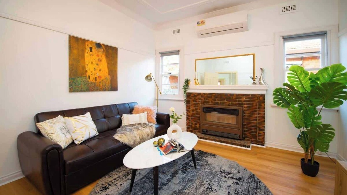 Hampton House | Golden & Perfectly Located Family Home at Hampton