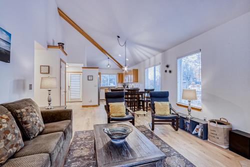 Redmond House | Golden Pheasant Retreat