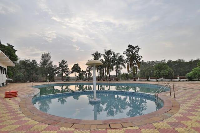 Khanvel Resort | GOLDEN POND RESORT