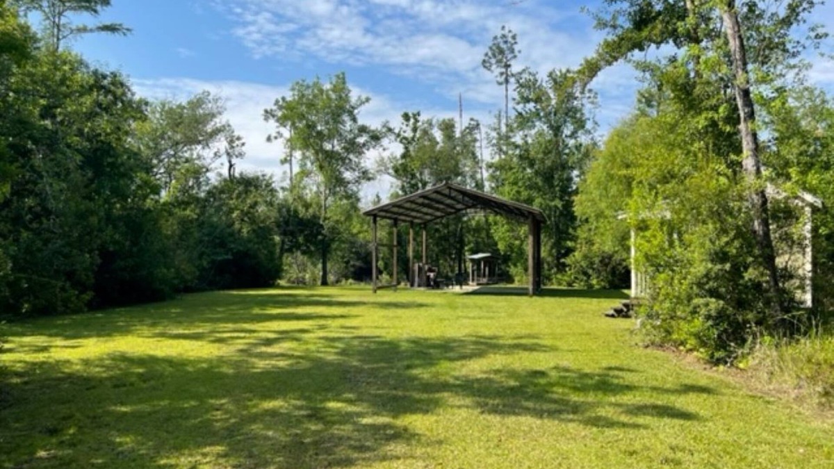Clarksville RV Rental | Golden Retreat at Bear Creek