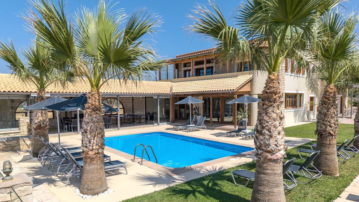 Sfakaki Villa | Golden sand beachfront villa ,6 Bedrooms,Rethymno