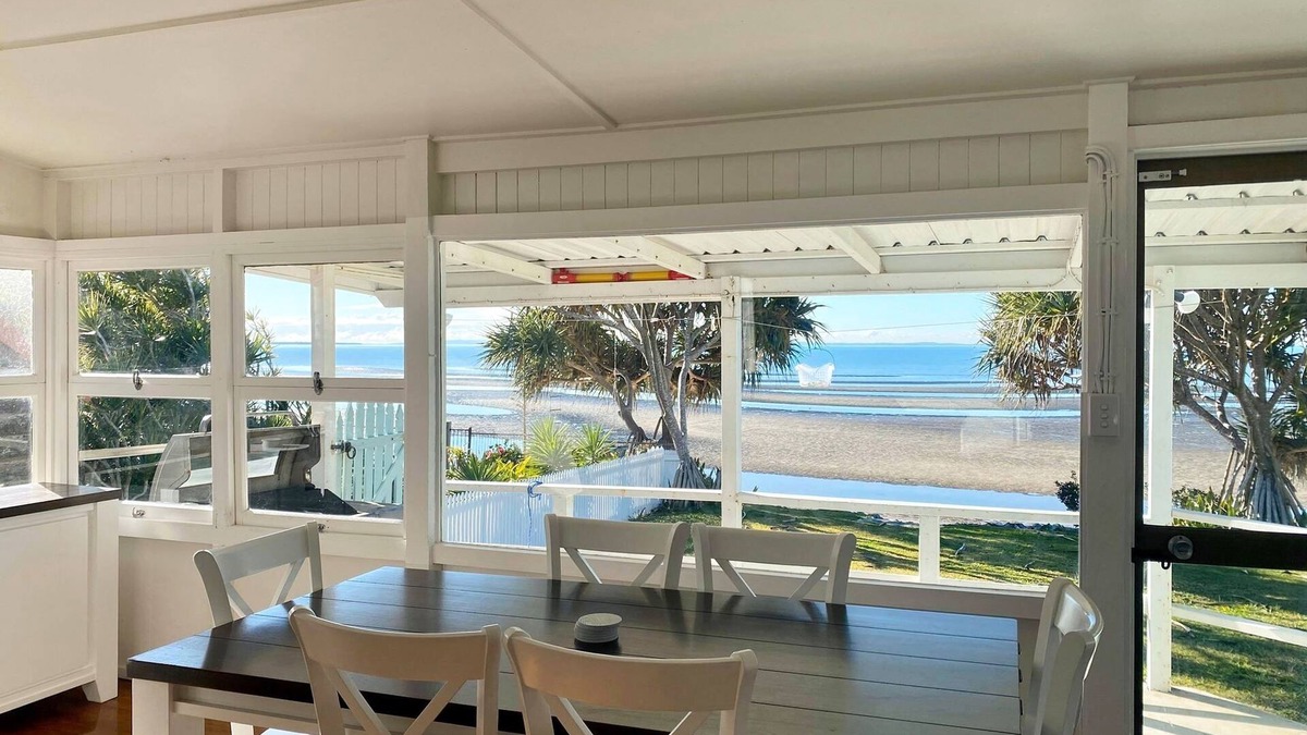 Beachmere House | Golden Sands