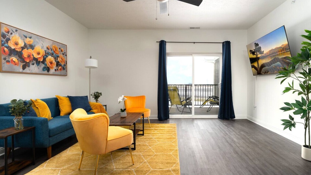 Whitestown Apartment | Golden Sun Spacious 1BR Pond View King Bed WFH Gym