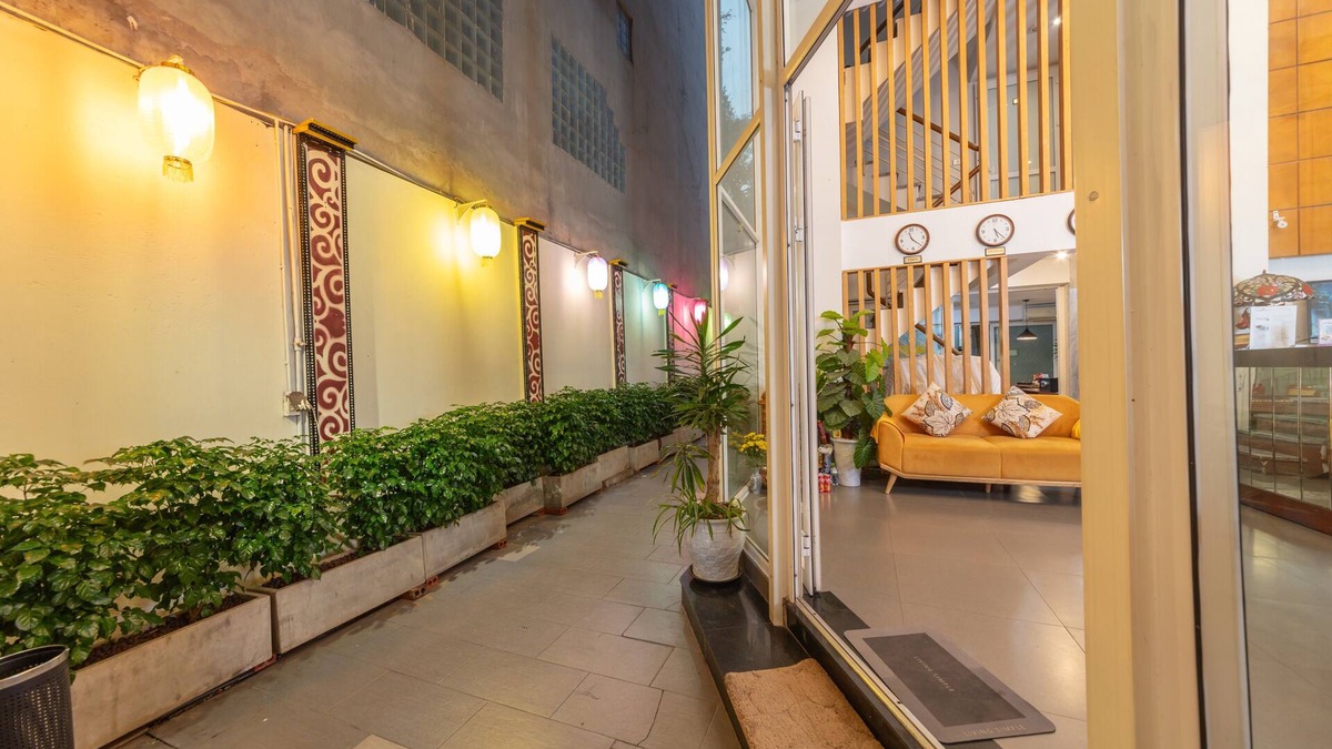 Hang Trong Hotel | Golden Sunshine Villa Hotel and Travel