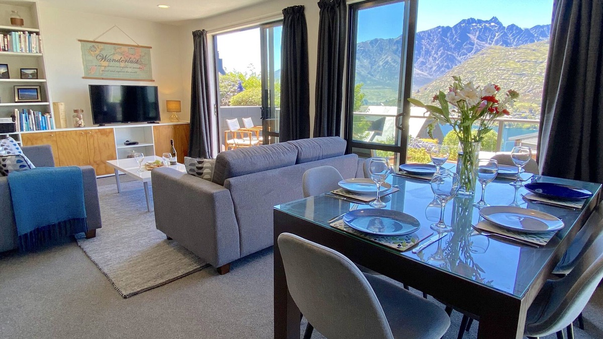 Queenstown House | Goldfields Gem - Stunning 3-bedroom house with panoramic lake and mountain views