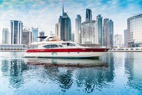 Dubai Marina Boat Rental | GOLDFISH Yachts
