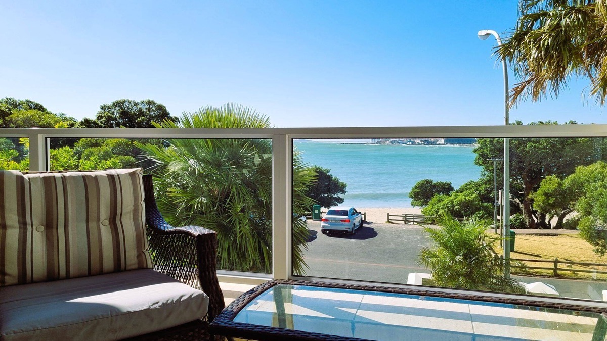 Strand Apartment | 'Goldwater on Beach', Stunning 3 bedroom apartment opposite the Beach