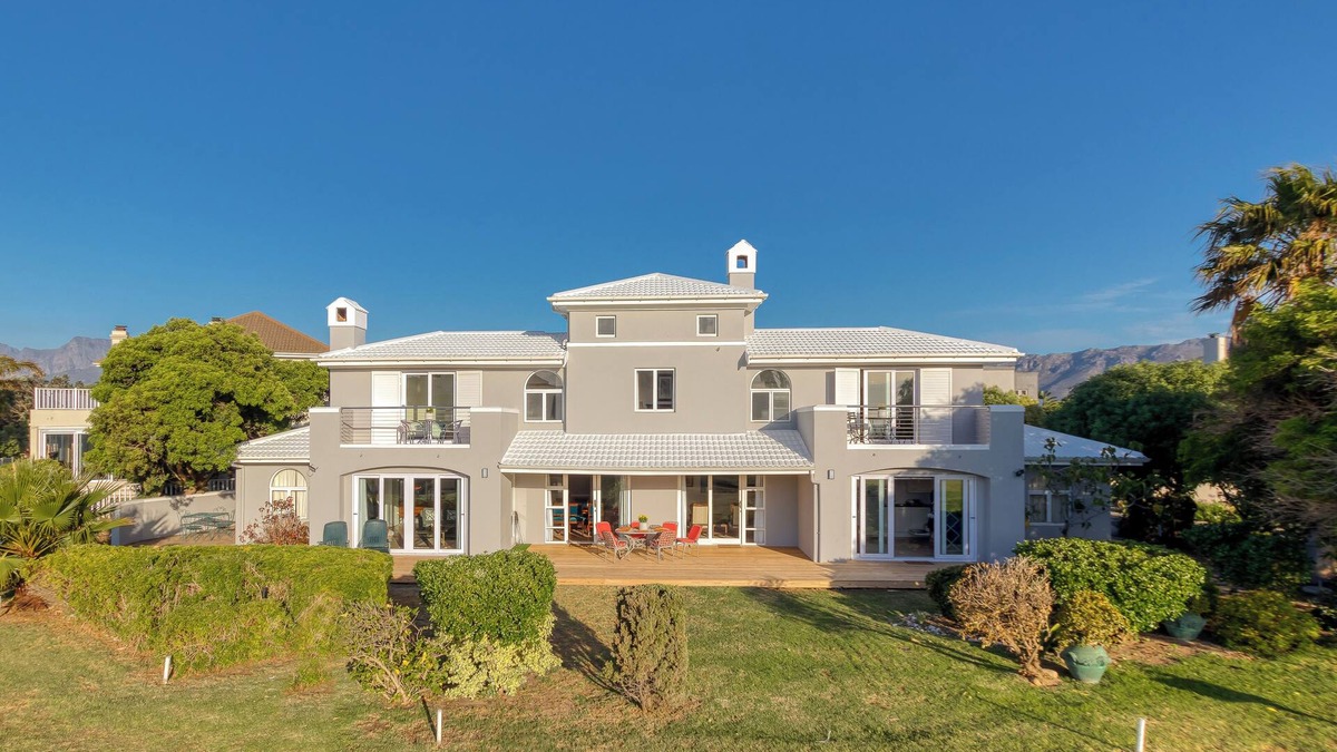 Strand House | Golf at the Beach !