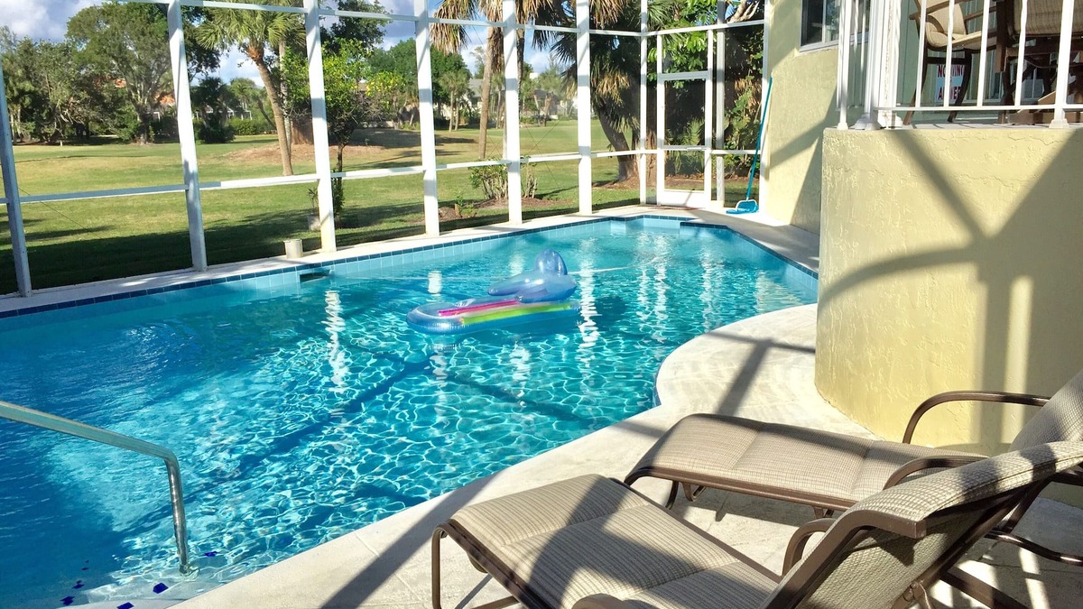 Beachview Country Club Estates House | Golf Breeze Villa: Short Stroll to Beach, Fairway views Sanibel Island Golf Club