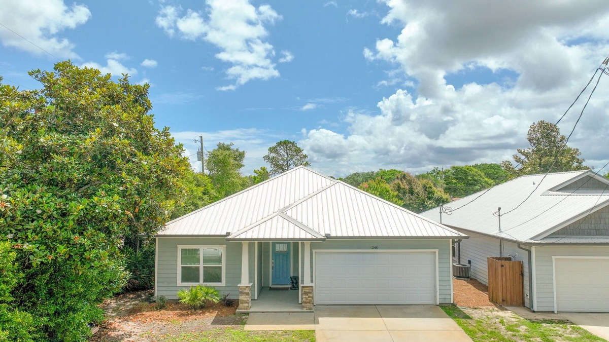 Laguna Beach Estates House | Golf Cart | 1 Min to Beach | Hot Tub & Pets OK