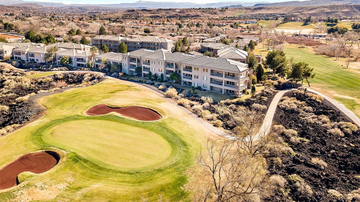 St. George Condo | Golf Course and Mountain Views in a Fully-Equipped, Family-Friendly Condo