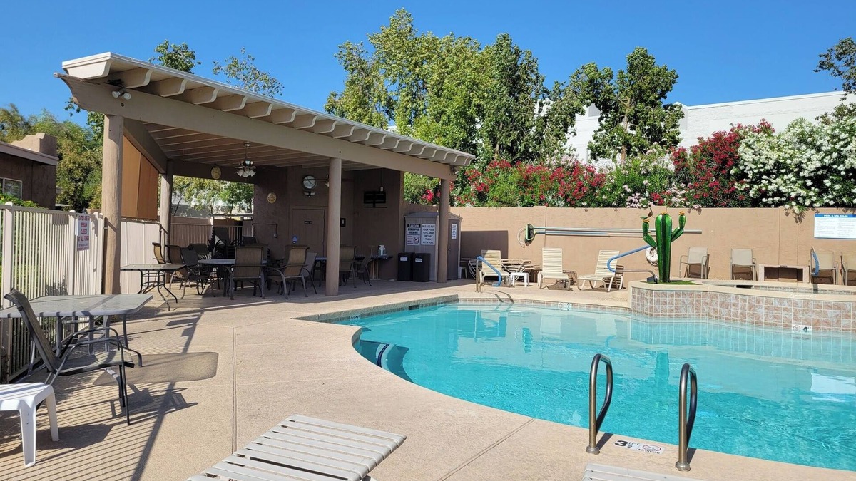 Superstition Springs Condo | Golf course condo 2/2.5 baths Gated community with 5 miles of everything!