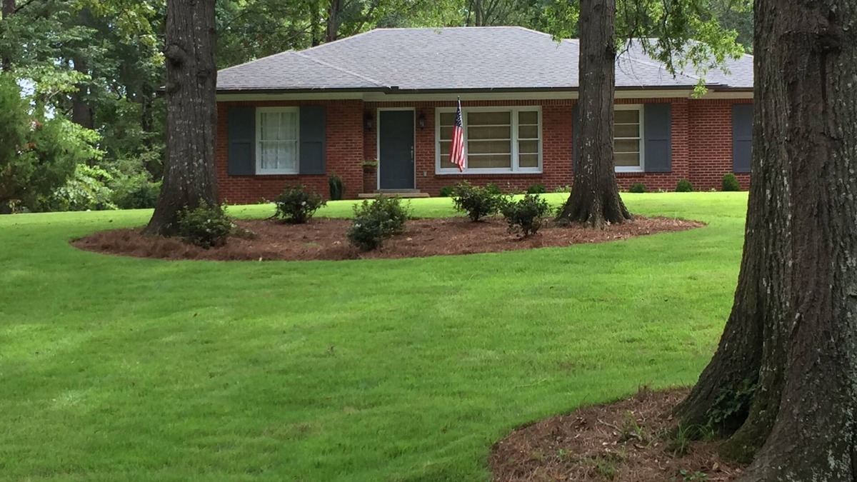 Batesville House | Golf course guest home convenient to Oxford, lakes and entertainment