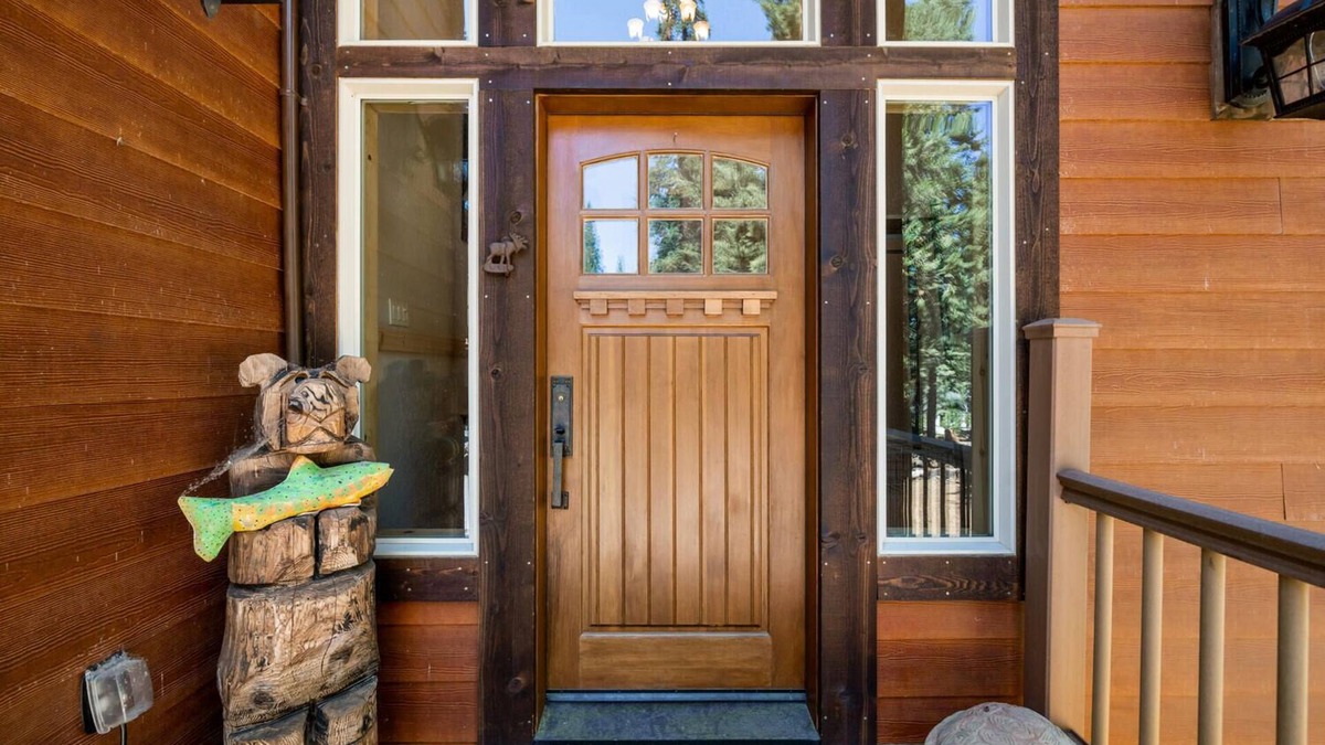 Lake Almanor West House | Golf Course Lake Almanor West Home w/Hot Tub & Lake View!