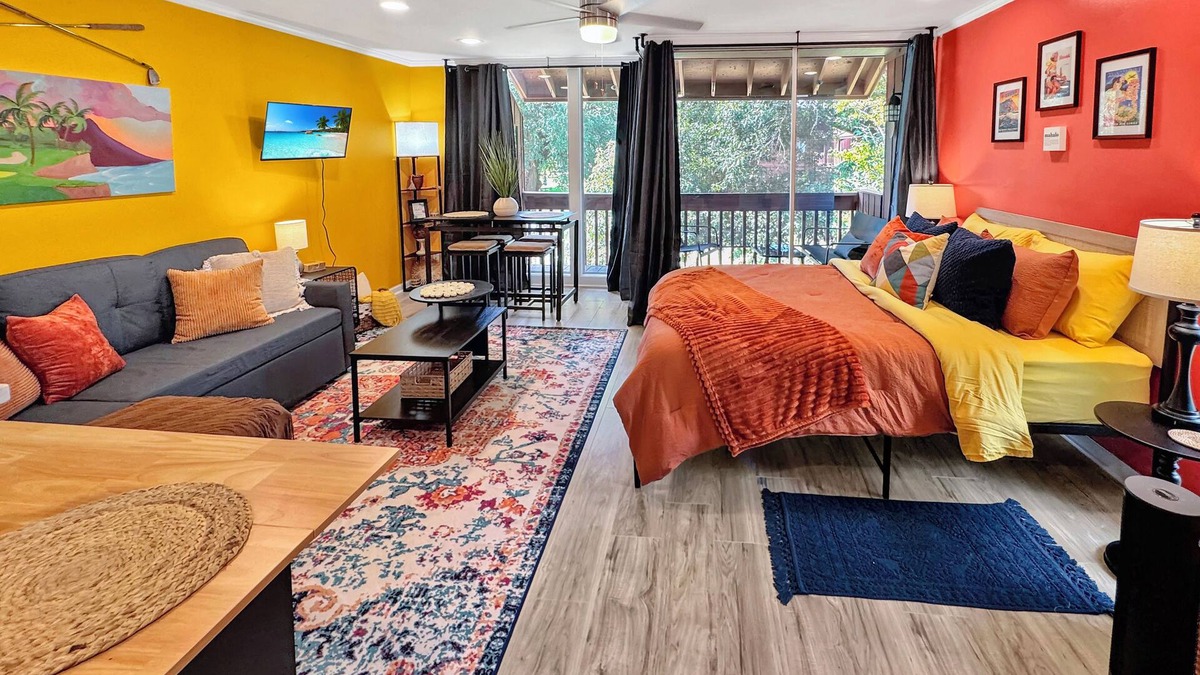 Diamondhead Condo | Golf Course-Swimming Pool-Sleeps 4!