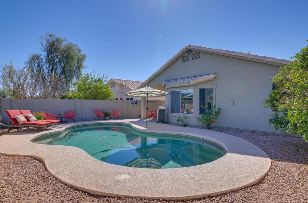 Arrowhead Ranch House | Golf Course View and Pool Serene Glendale Home