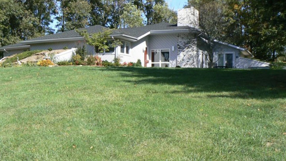 Celestine House | Golf Getaway - Located next to Sultan's Run Golf Course