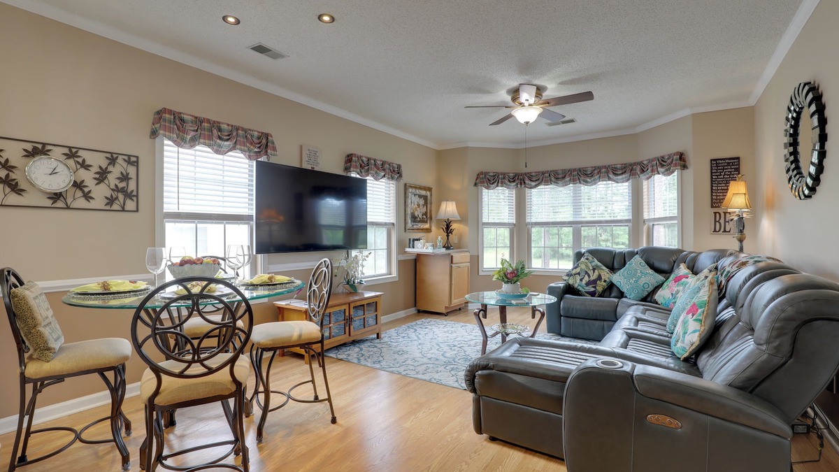Red Hill Condo | Golf Getaway w/Pool Access in Myrtle Beach!